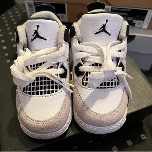 Toddler Jordan 4s size 6C